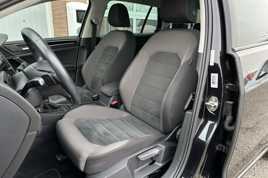 Volkswagen Golf 1.5 TSI 150pk R-Line | Led | Navi | Dynamic Light | 17 inch |