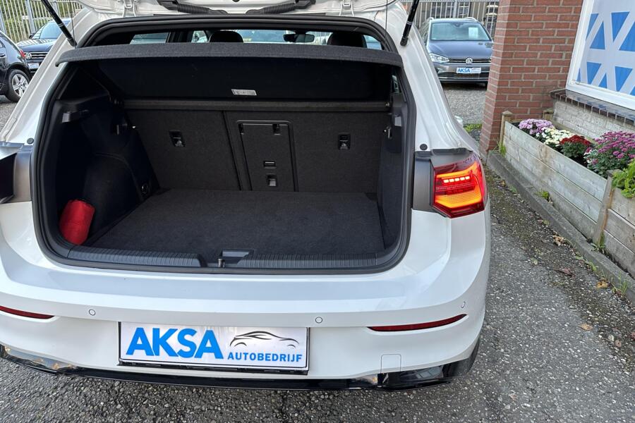 Volkswagen Golf 8 1.5 eTSI 3x R-Line | DSG | Sfeerverlichting | IQ Light | ACC | Stuurvw | Lane Assist |