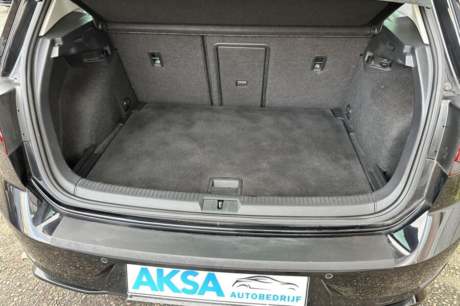 Volkswagen Golf 1.5 TSI 150pk R-Line | DSG | Virtuele Cockpit | Keyless | Dynamic Light | Alcantara | Navi