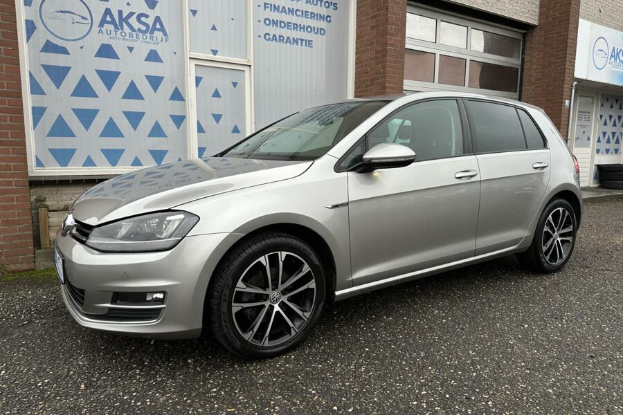 Volkswagen Golf 1.2 TSI Lounge 110pk | DSG | Xenon | 17 inch | Stlvw | Garantie