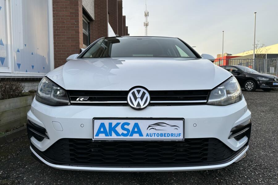 Volkswagen Golf 1.5 TSI 150pk R-Line | DSG | ACC | Verlaagd | LED | Dynamic Light | Alcantara | Navi | Car Play | Garantie