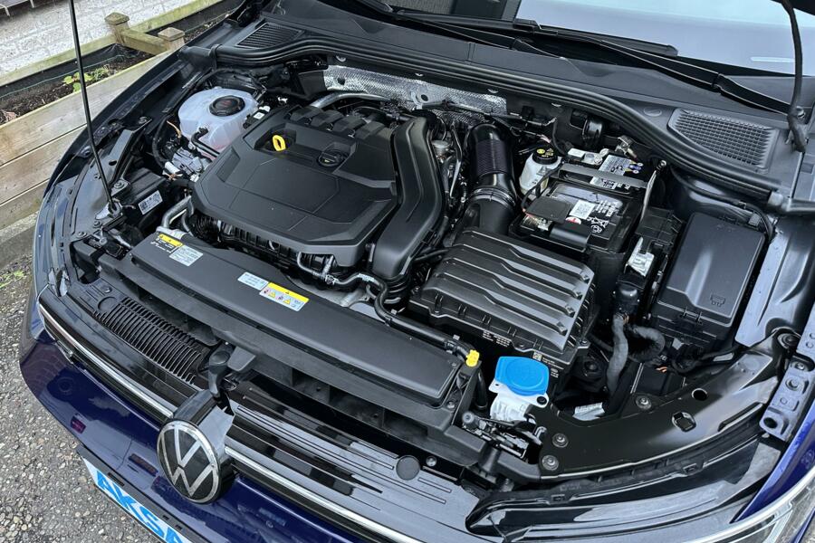 Volkswagen Golf 1.5 eTSI 2x R-Line DSG/Sfeerverlichting/Stuurvw/Blindspot/18inch/Stoelvw voor&achter/Fabrieksgarantie/ACC/Lane Assist