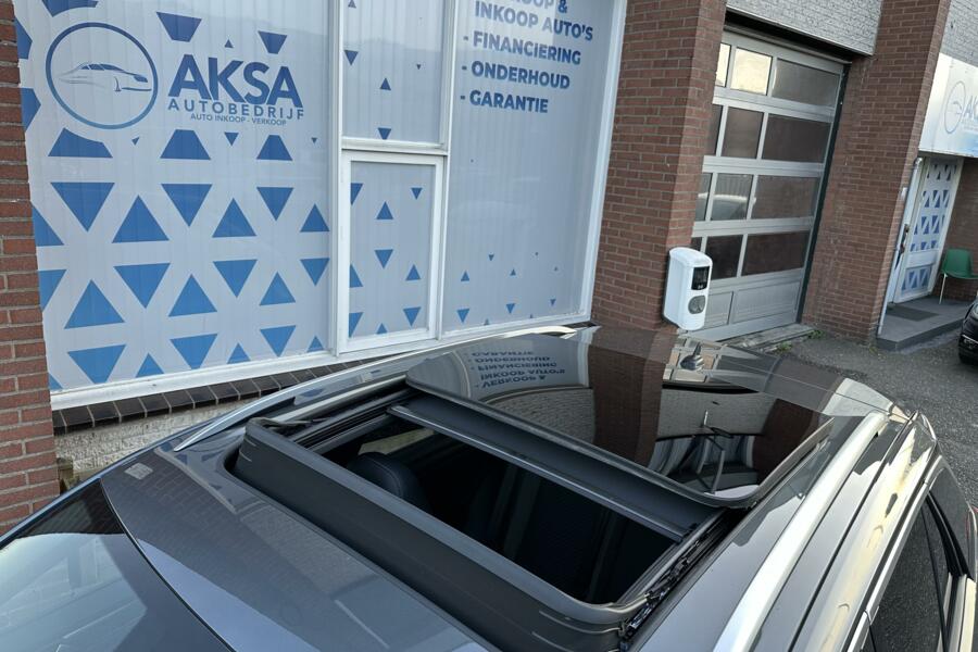Volkswagen T-Roc 1.5 TSI 3 x R-Line/DSG/Pano/Blindspot/CameraKeyless/Xenon/LED18inch/Inparkeren/SoundSystem