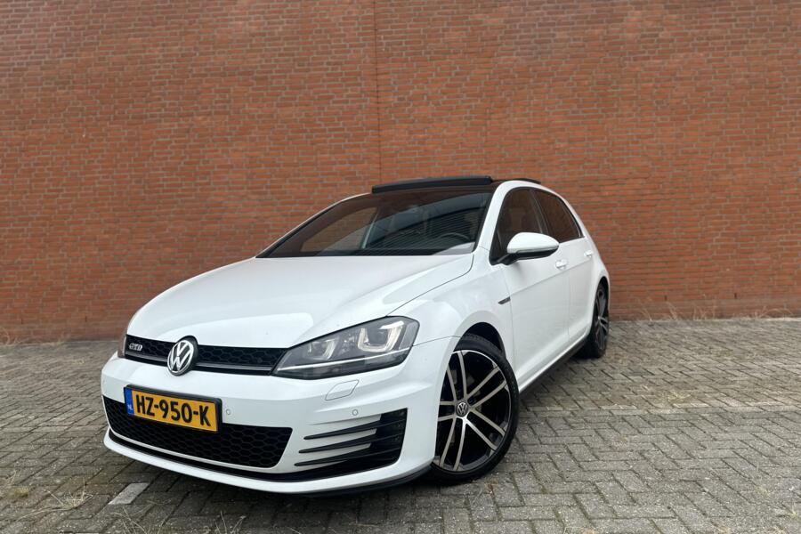 Volkswagen Golf 2.0 TDI GTD DEALERONDERHOUDEN AUTO NAV PANO