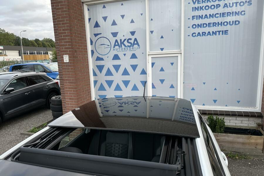 Volkswagen Taigo 1.5 TSI 3x R-Line/Pano/DSG/Blindspot/Camera/Lane Assist/Fabrieksgarantie/18inch