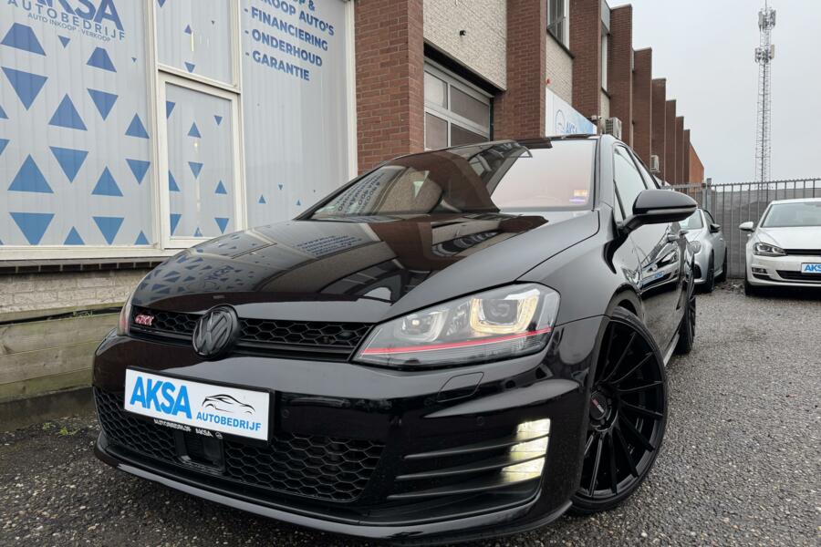 Volkswagen Golf 2.0 TSI GTI Performance 230pk Pano/DSG/Leder/19inch/Dynaudio/Camera/Verlaagd/Garantie/Inparkeren