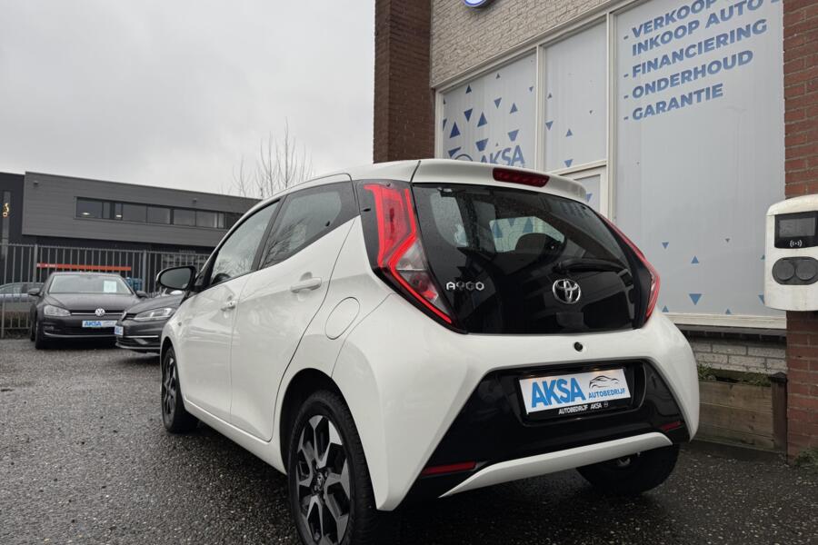 Toyota Aygo 1.0 VVT-i x-play Camera/Sportvelg/Automaat/CarPlay/Garantie/Airco/