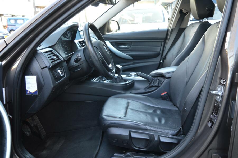 BMW 3-serie Touring 316i High Executive/Leder/Pano/Navi/Pdc!