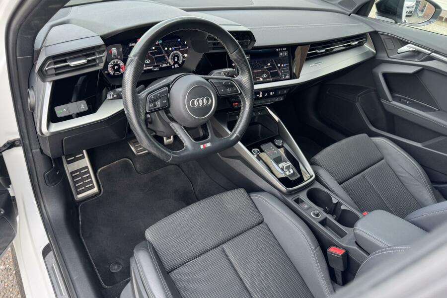 Audi A3 Sportback 35 TFSI 150pk 3 x S-Line S-Tronic Virtual Cockpit Camera S-Tronic CarPlay 18inch Navi Garantie Stlvw