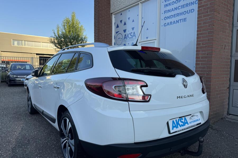 Renault Megane Estate 1.4 TCe Bose Schuifdak Cruise Navi Sportvelg Trekhaak Keyless