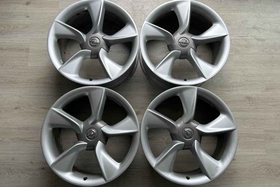 Opel Astra J Insignia Zafira Ampera 5x115 19inch velgen