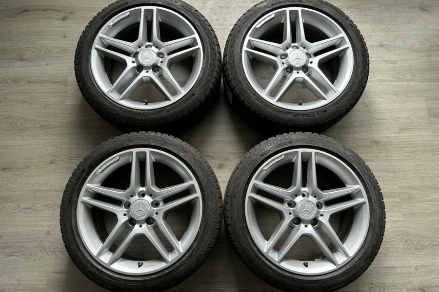 Originele Mercedes 5x112 17inch velgen Uniroyal banden