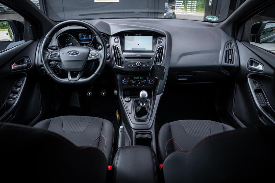 Ford Focus 1.0 ST-Line*NAVI*CARPLAY*CRUISE*CLIMATE*18''LM*