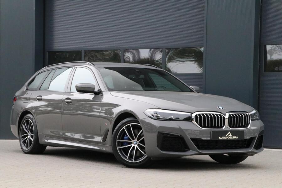BMW 5-serie Touring 530e M-SPORT ShadowLine Leder AppleCarplay Led trekhaak Stoel/stuur verwarming WLAN Dab+ Uitstraling 110000KM BJ2021