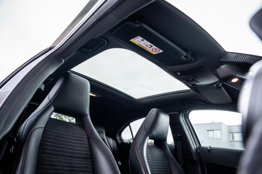 Mercedes A-klasse 180 AMG Pakket*PANORAMA*AUTOMAAT*CARPLAY*