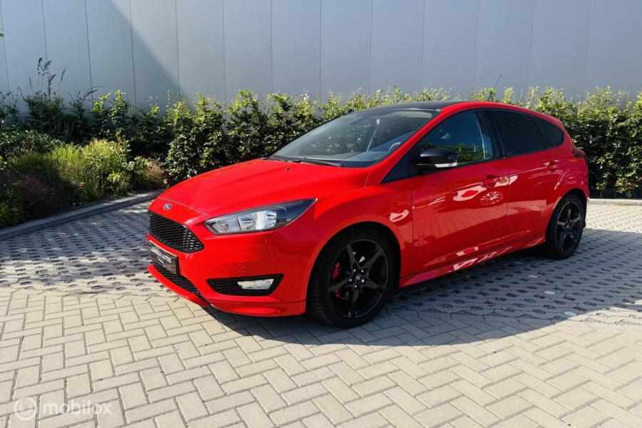 Ford Focus 1.5 Red Edition ST line Cruise 18 inch PDC Navi