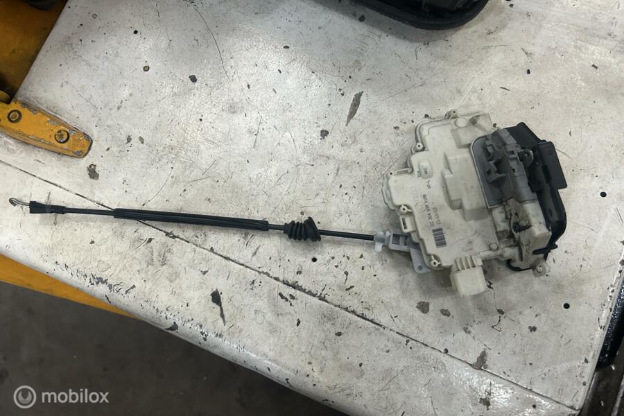 Slotmechanisme deur linksachter Volkswagen Passat B7(10-'14)
