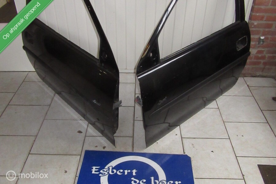 Deur deuren zwart links + rechts Opel Corsa B, bj '93 tm '00