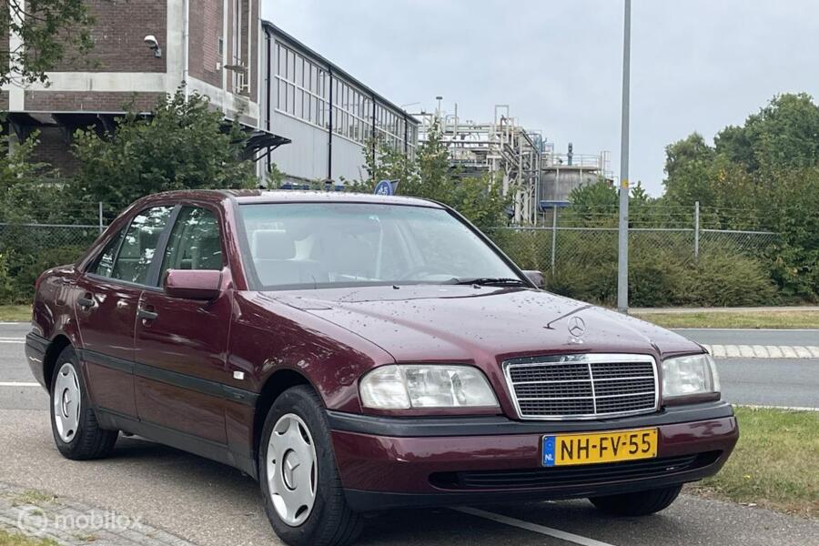Mercedes-Benz C-klasse 180 Classic | In nette staat en goed onderhouden | Origineel NL & NAP |