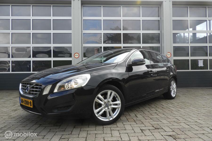 Volvo V60 2.0 D4  5 cilinder!