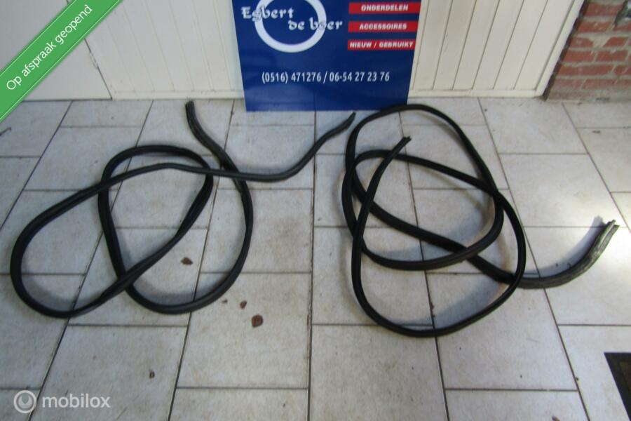 schuifdeur & achterdeur / klep rubber vivaro trafic primasta