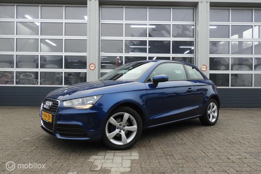 Audi A1  1.2 TFSI Attraction , stoelverwarming