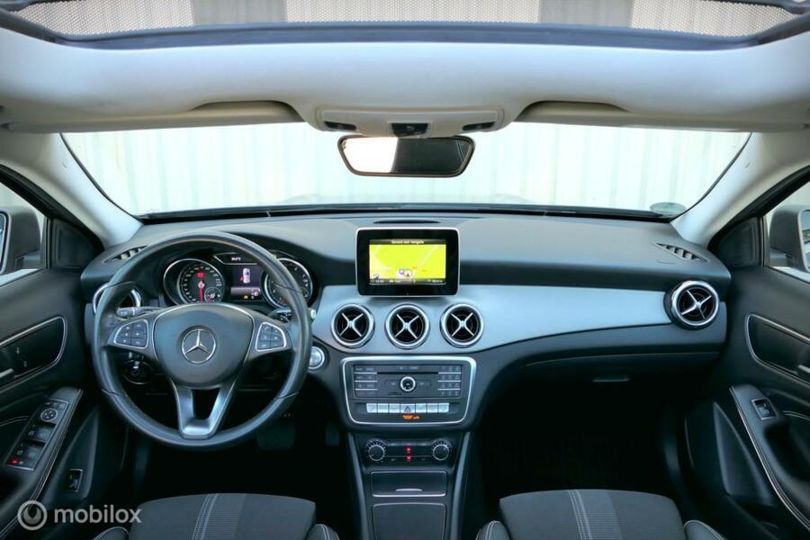 Mercedes-Benz GLA 200 - panodak - LED - 2e set wielen - navigatie
