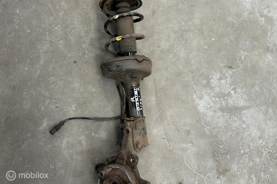 Veerpoot +fusee rechtsvoor Renault Twingo 1.2-16v ('07-'14)
