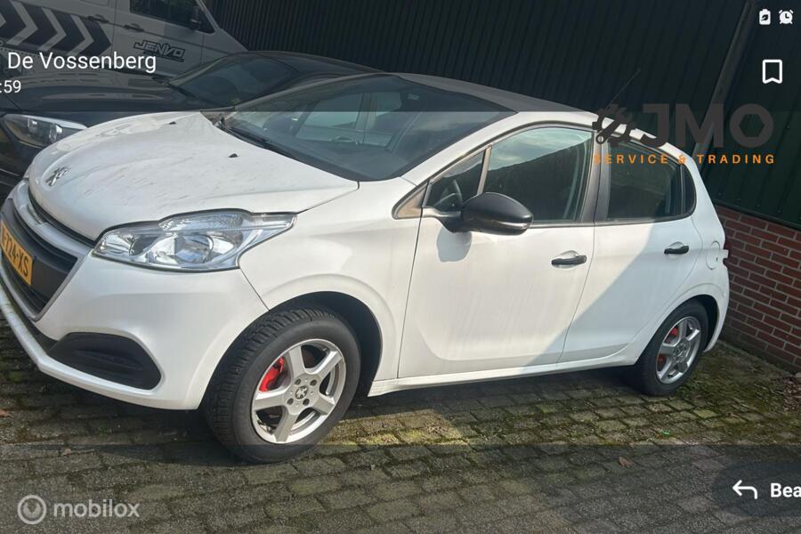 Peugeot 208 1.0 PureTech Access 2016. Motorschade Peugeot 208 1.0 PureTech Access 2016. Motorschade