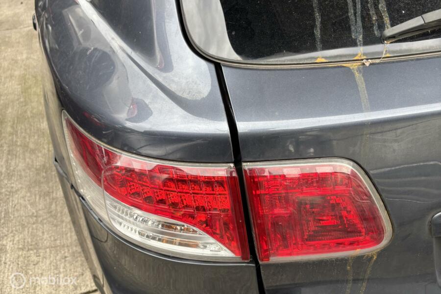 Achterlicht links Toyota Avensis Wagon III ('06-'15)