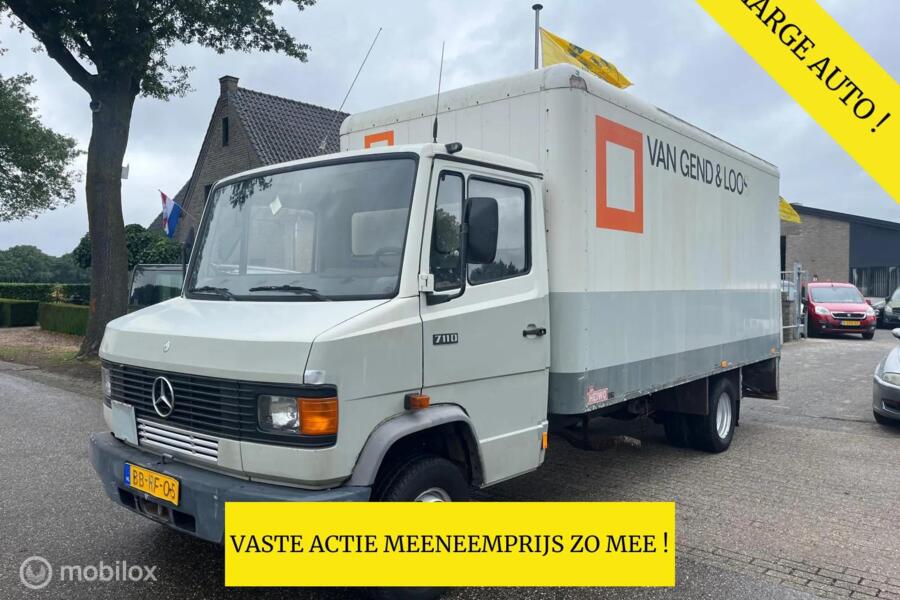 Mercedes 711 D BAKWAGEN MET HYDR. LAADKLEP