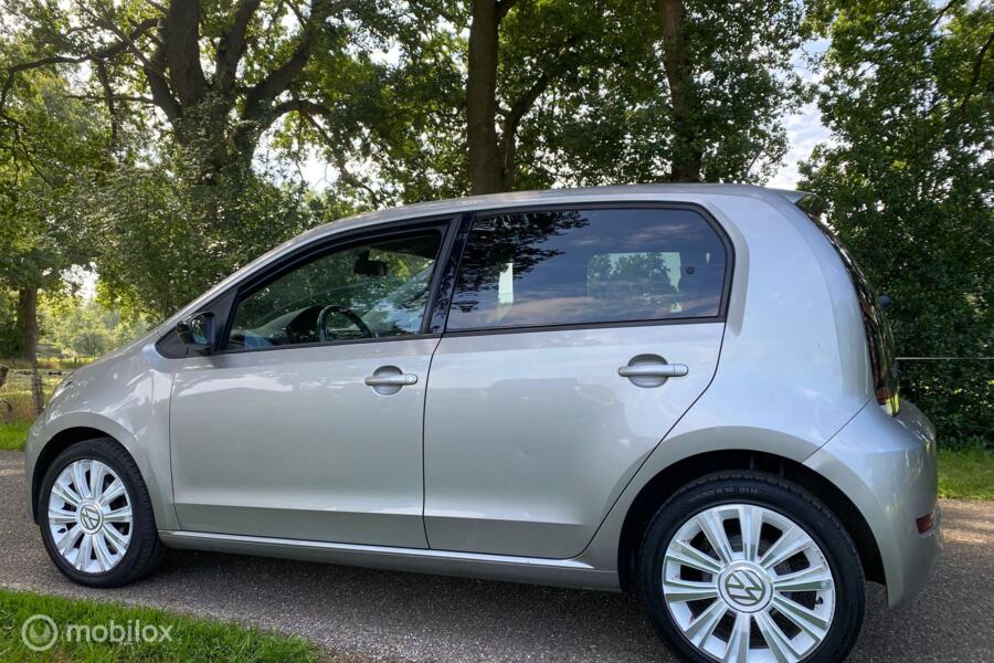 Volkswagen Up! 1.0 BMT move up! / 75 pk! /AC/ 5 drs / 84 dkm