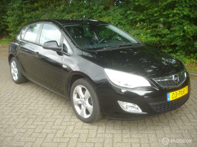 Opel Astra 1.4 Turbo 120 PK Cosmo 6 bak Airco Koppakking lek