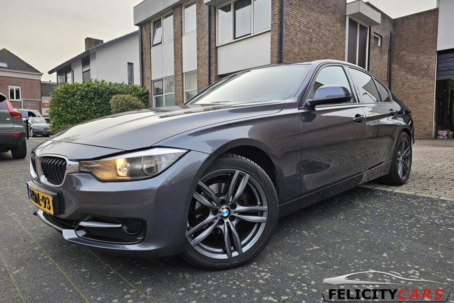 BMW 3-serie 320i EfficientDynamics 19 inch m3 Navi inr. mog.
