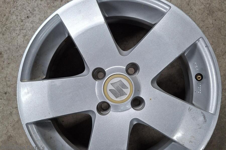 Lichtmetalen velgen set o.a. Suzuki Splash Swift
