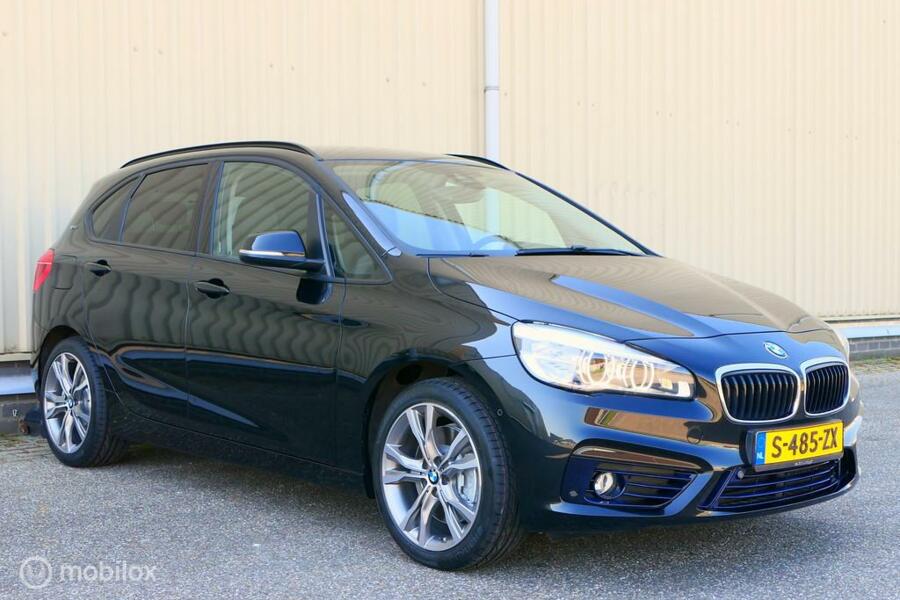 BMW 2-serie Active Tourer 225XE Sport Line - leer - LED - 18 inch