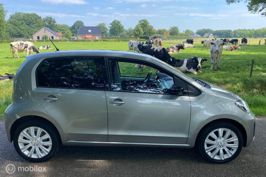 Volkswagen Up! 1.0 BMT move up! / 75 pk! /AC/ 5 drs / 84 dkm