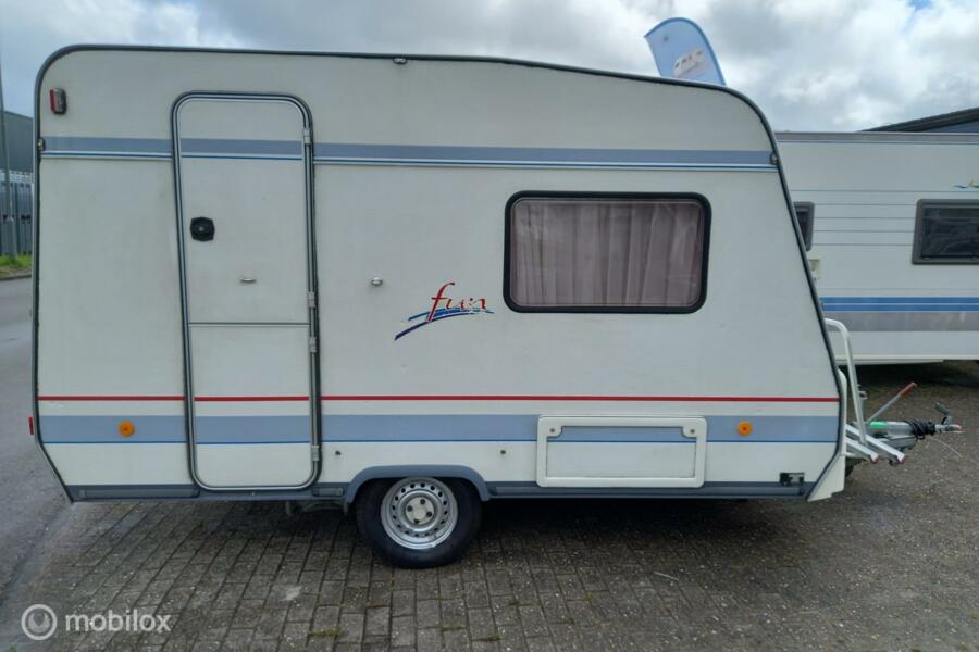 Buerstner zeer nette compacte caravan