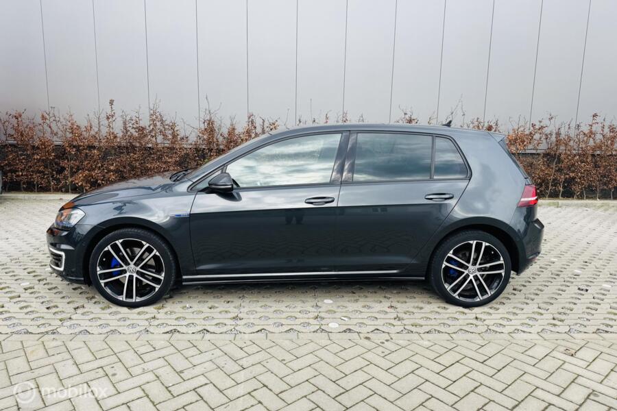Volkswagen Golf 1.4 TSI GTE pano leer acc  gr navi trekhaak