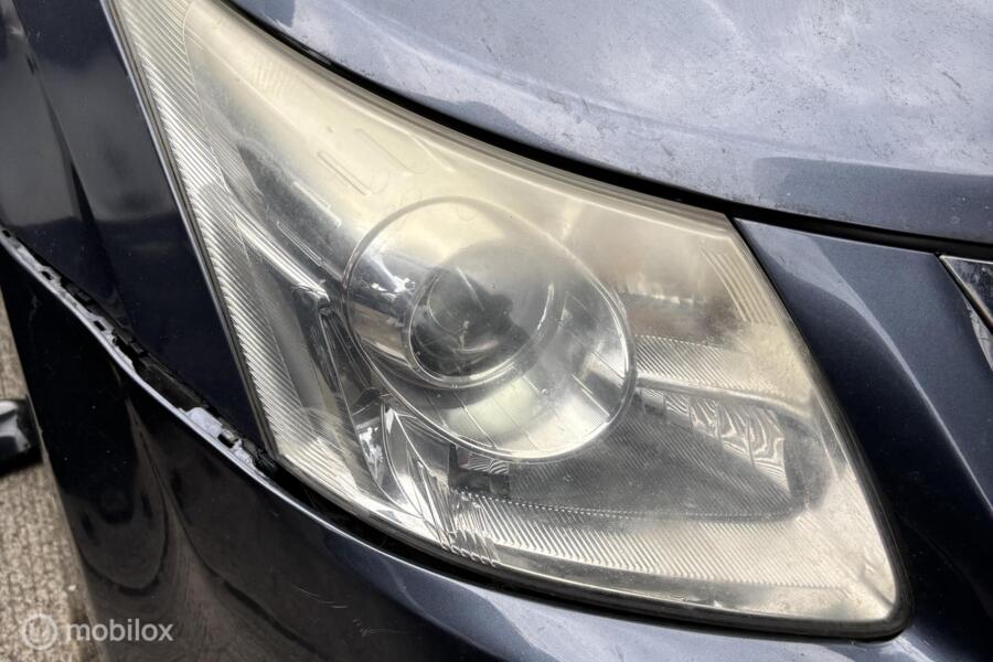 Koplamp rechts Toyota Avensis Wagon III ('06-'15)