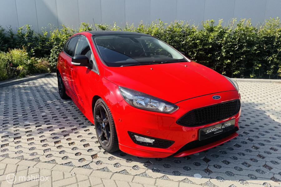 Ford Focus 1.5 Red Edition ST line Cruise 18 inch PDC Navi