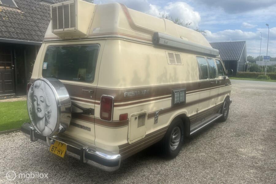 Dodge b250 fiesta camper