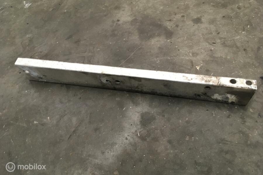 Radiateurbalk links Mercedes B-klasse ('11-'19) A2466280129