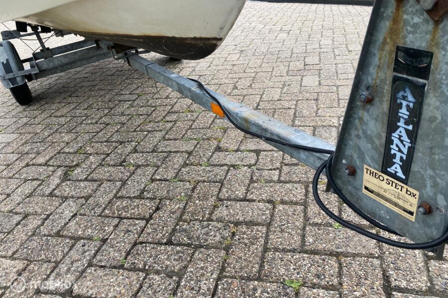 Wato 410 / Vis Toerboot / 5 pk 4takt mercury motor / Trailer