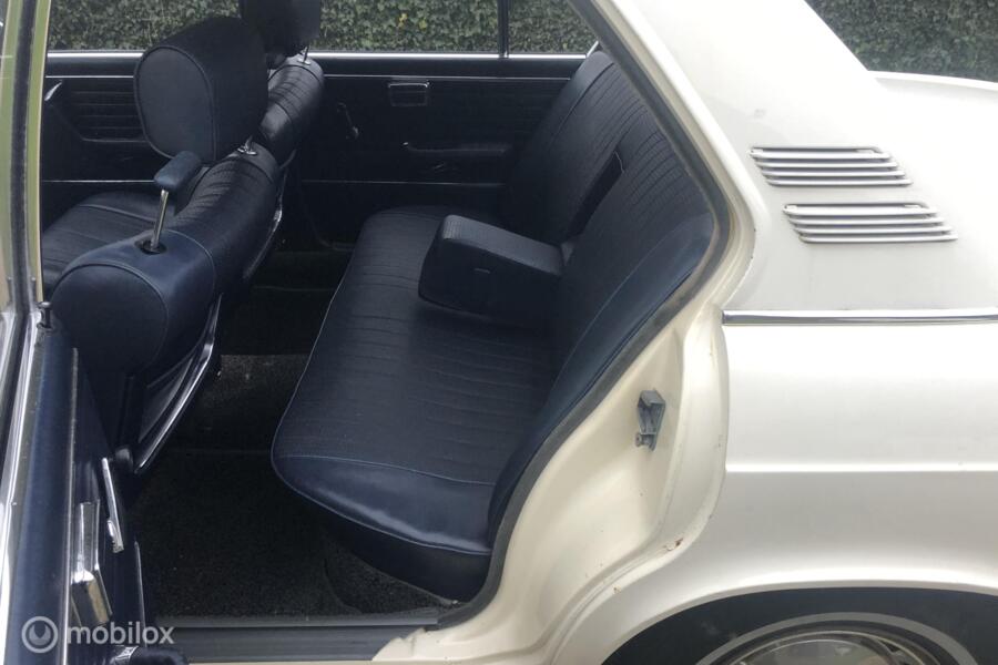 BMW 2500 Sedan