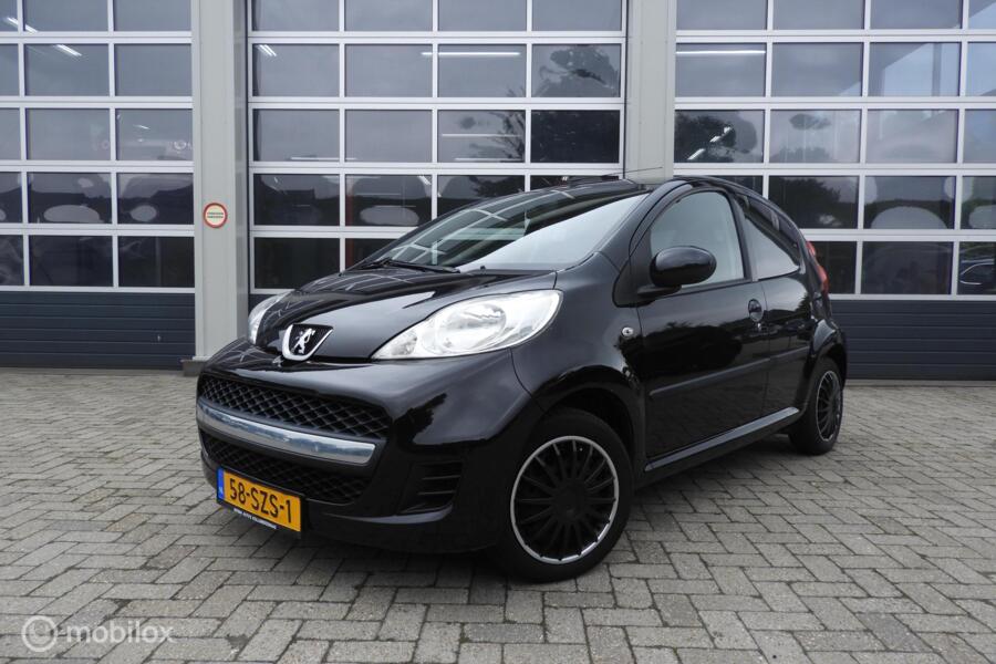 Peugeot 107 1.0-12V Black & Silver airco 5 drs
