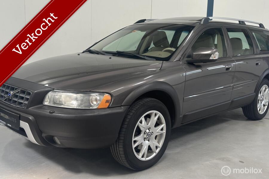Volvo XC70 2.5 T Summum SCHUIFDAK/LEER