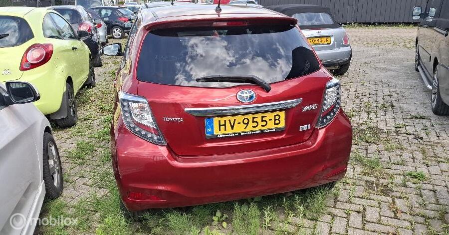 Toyota Yaris 1.5 Full Hybrid Dynamic ( schade)