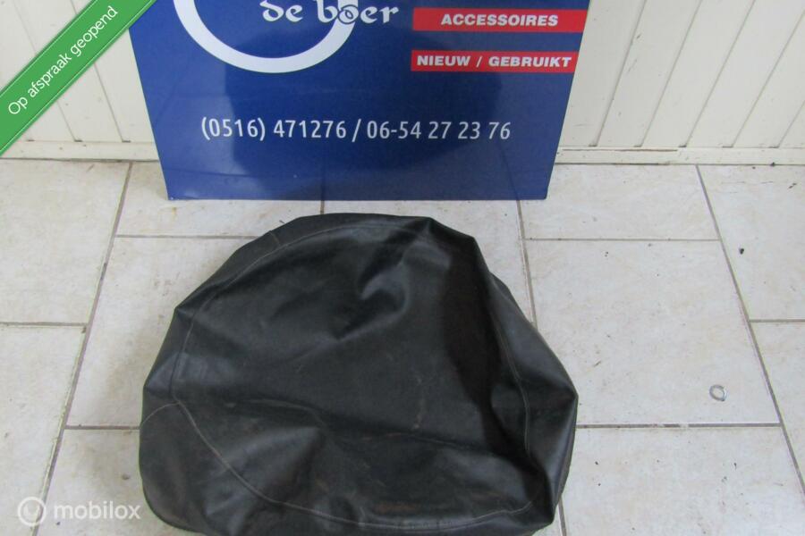 13 inch bandenhoes zwart in kofferbak of op de auto