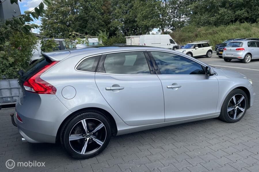 Volvo V40 1.5 T3 / Sport / R Design / 2019 / Panorama /
